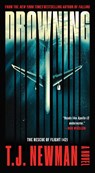 Drowning: The Rescue of Flight 1421 (a Novel) - T. J. Newman - 9781668082546