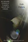 Schemerwereld tussen hoop en vrees - Hub Pieters - 9789402174984