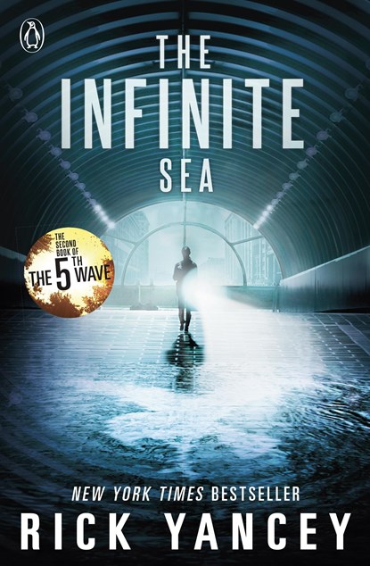 The 5th Wave: The Infinite Sea (Book 2), Rick Yancey - Paperback - 9780141345871