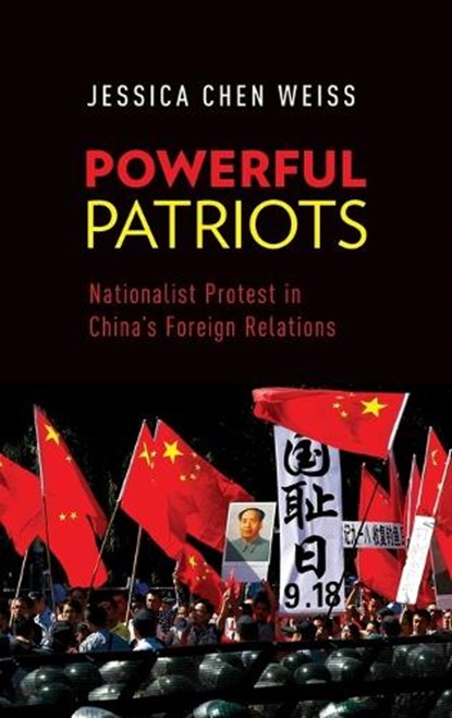 Powerful Patriots, JESSICA CHEN (ASSITANT PROFESSOR OF POLITICAL SCIENCE,  Assitant Professor of Political Science, Yale University) Weiss - Gebonden - 9780199387557