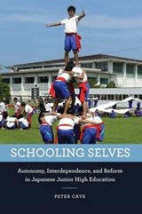 Schooling Selves - Peter Cave - 9780226367729