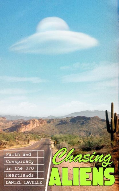 Chasing Aliens, Daniel Lavelle - Paperback - 9780241744161