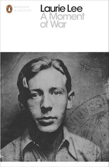 A Moment of War, Laurie Lee - Paperback - 9780241953297