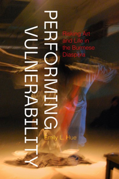 Performing Vulnerability, Emily L. Hue - Paperback - 9780295753614