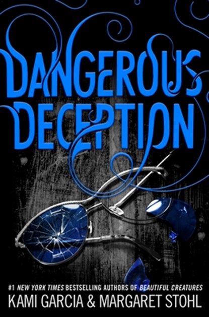 Dangerous Deception, Kami Garcia ; Margaret Stohl - Paperback - 9780316370363