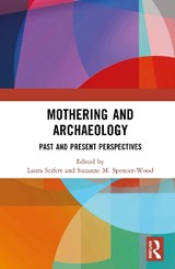 Mothering and Archaeology - Laura Seifert ; Suzanne M. Spencer-Wood - 9780367762643