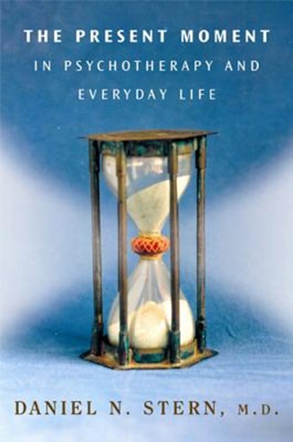 The Present Moment in Psychotherapy and Everyday Life, Daniel N. Stern - Gebonden - 9780393704297