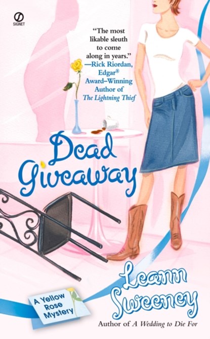 Dead Giveaway: A Yellow Rose Mystery, Leann Sweeney - Paperback - 9780451217080