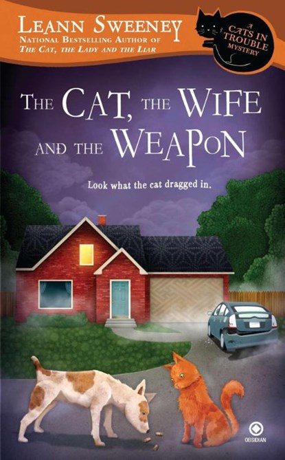 The Cat, the Wife and the Weapon, Leann Sweeney - Paperback - 9780451236470