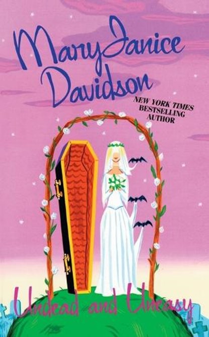 Undead and Uneasy: A Queen Betsy Novel, Maryjanice Davidson - Paperback - 9780515145045