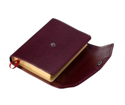 KJV Pocket Reference Bible, Burgundy Imitation Leather with Flap Fastener, Red-letter Text, KJ242:XR Burgundy Imitation Leather, with Flap Fastener, Baker Publishing Group - Gebonden - 9780521146050