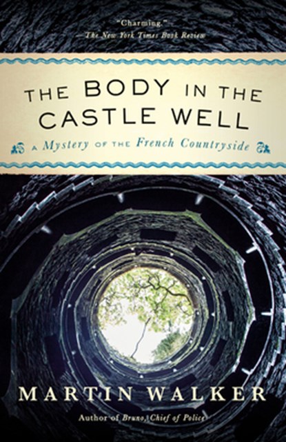 The Body in the Castle Well: A Mystery of the French Countryside, Martin Walker - Paperback - 9780525435723