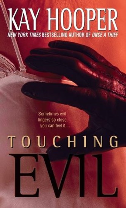 Touching Evil, Kay Hooper - Paperback - 9780553583441