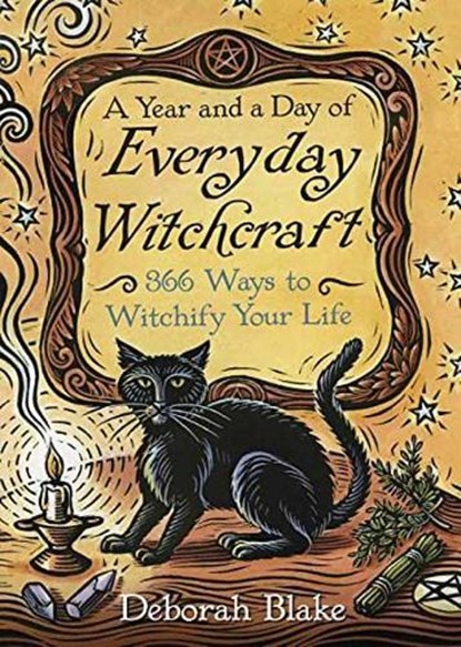 A Year and a Day of Everyday Witchcraft, Deborah Blake - Paperback - 9780738750927