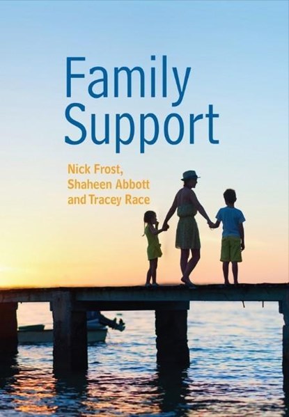Family Support: Prevention, Early Intervention and Early Help, Nick Frost ; Shaheen Abbott ; Tracey Race - Gebonden - 9780745672595