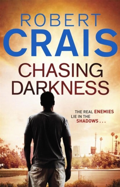 Chasing Darkness, Robert Crais - Paperback - 9780752882833