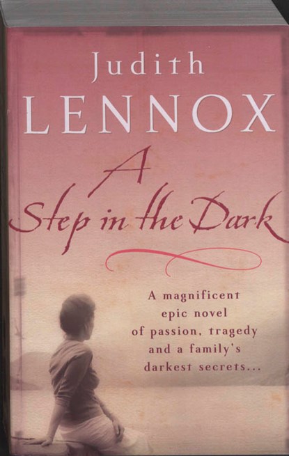 A Step In The Dark, Judith Lennox - Paperback - 9780755331321