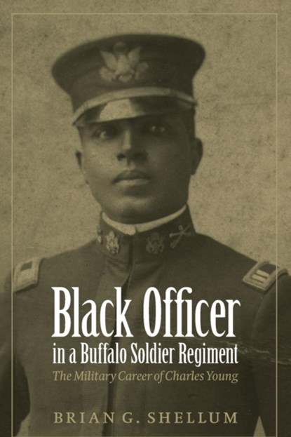 Black Officer in a Buffalo Soldier Regiment, Brian G. Shellum - Paperback - 9780803213852