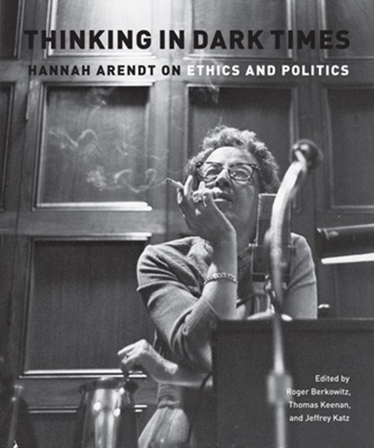 Thinking in Dark Times, Roger Berkowitz ; Jeffrey Katz ; Thomas Keenan - Paperback - 9780823230761