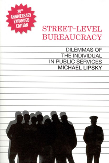 Street-Level Bureaucracy, 30th Anniversary Edition: Dilemmas of the Individual in Public Service, Michael Lipsky - Paperback - 9780871545442