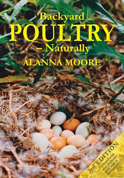 Backyard Poultry Naturally, Alanna Moore - Paperback - 9780975778289