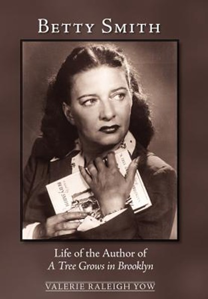 Betty Smith: Life of the Author of a Tree Grows in Brooklyn, Valerie Raleigh Yow - Gebonden - 9780982720707