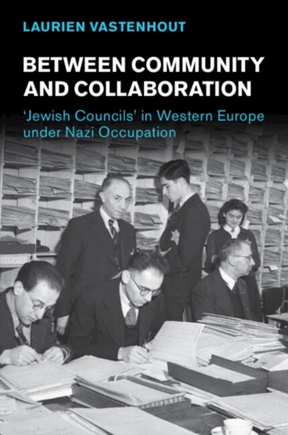 Between Community and Collaboration, Laurien Vastenhout - Paperback - 9781009054416