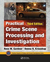 Practical Crime Scene Processing and Investigation, Third Edition - Ross M. Gardner ; Donna Krouskup - 9781032094434