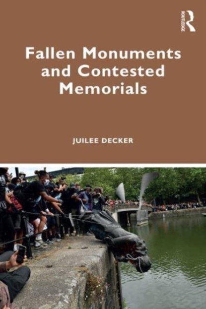 Fallen Monuments and Contested Memorials, Juilee (Professor of History at Rochester Institute of Technology) Decker - Paperback - 9781032183718