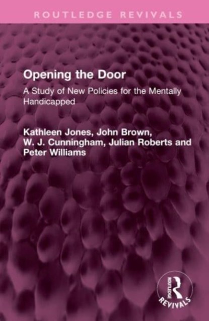 Opening the Door, KATHLEEN JONES ; JOHN (JOHN RUSSELL BROWN IS PROFESSOR OF THEATRE AT THE UNIVERSITY OF MICHIGAN,  Ann Arbor and has taught in the past at a variety of colleges including New York University and Stanford University.) Brown ; W. J. Cunningham ; Julian Roberts ; Peter Williams - Gebonden - 9781032538648