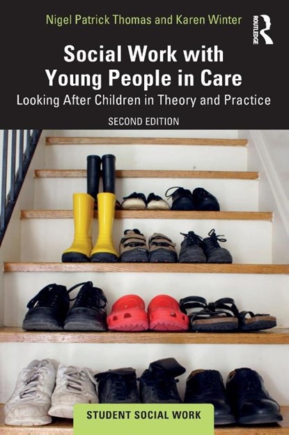 Social Work with Young People in Care, Nigel Patrick Thomas ; Karen Winter - Paperback - 9781032821511