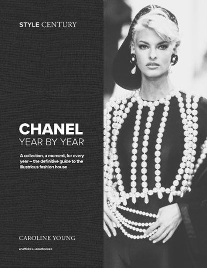 Style Century: Chanel Year by Year: A Collection, a Moment, for Every Year - The Definitive Guide to the Illustrious Fashion House, Caroline Young - Gebonden - 9781035430918