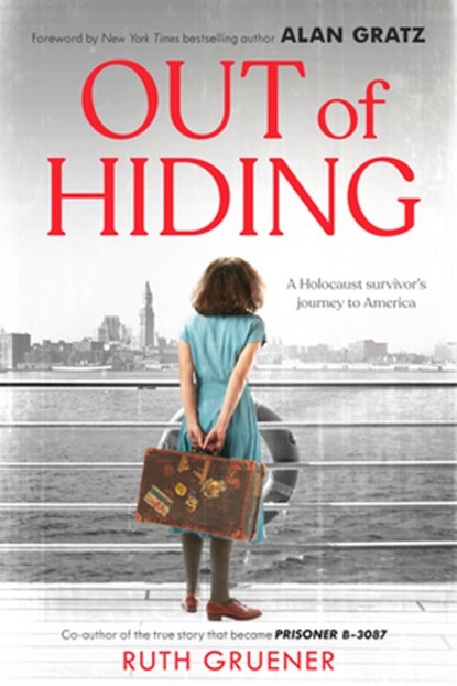 Out of Hiding: A Holocaust Survivor's Journey to America (with a Foreword by Alan Gratz), Ruth Gruener - Gebonden - 9781338627459