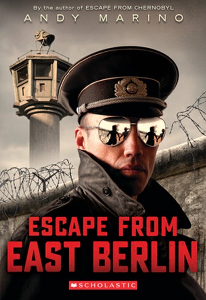 Escape From East Berlin, Andy Marino - Paperback - 9781338832044