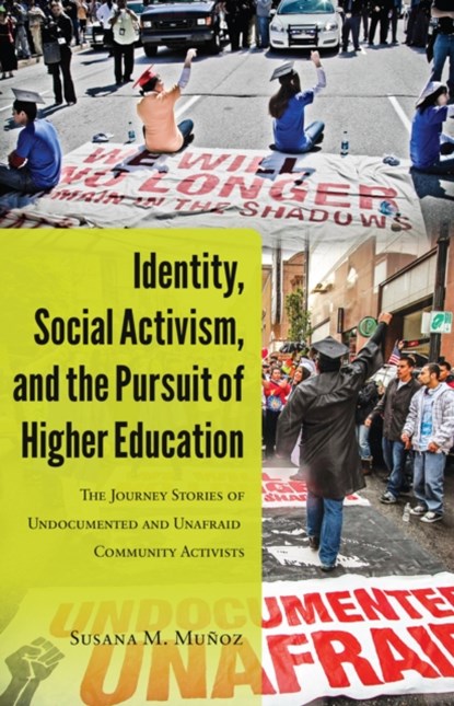 Identity, Social Activism, and the Pursuit of Higher Education, Susana M. Munoz - Paperback - 9781433125577