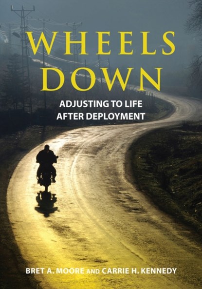 Wheels Down, Bret A. Moore ; Carrie H. Kennedy - Paperback - 9781433808722
