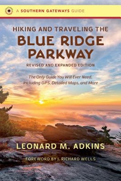 Hiking and Traveling the Blue Ridge Parkway, Leonard M. Adkins - Paperback - 9781469646978