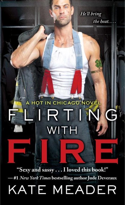 Flirting with Fire, Kate Meader - Paperback - 9781476785905