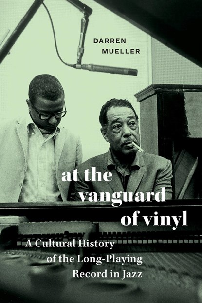 At the Vanguard of Vinyl, Darren Mueller - Paperback - 9781478030072
