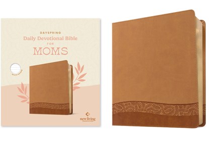 Dayspring Daily Devotional Bible for Moms, NLT (Leatherlike, Camel), Dayspring - Gebonden - 9781496481672