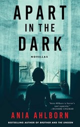 Apart in the Dark - Ania Ahlborn - 9781501187537