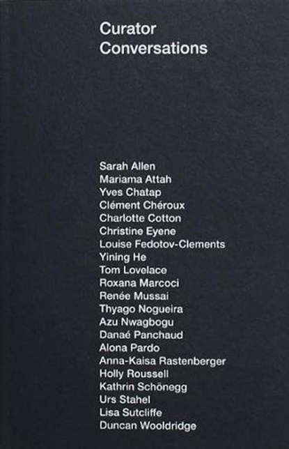 Curator Conversations, Tim Clark - Paperback - 9781527279131