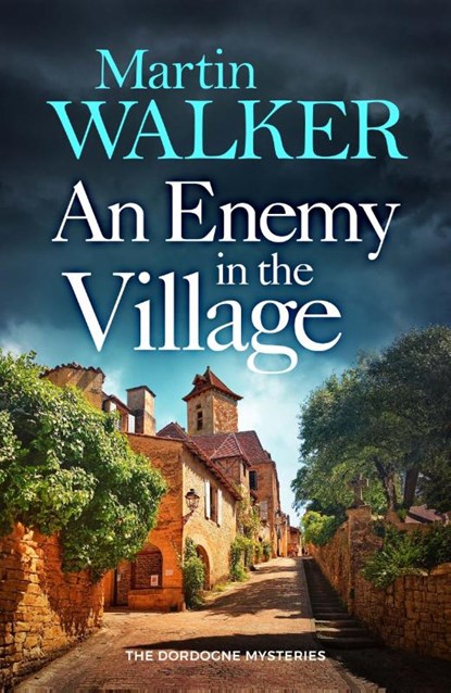 An Enemy in the Village, Martin Walker - Paperback - 9781529428377