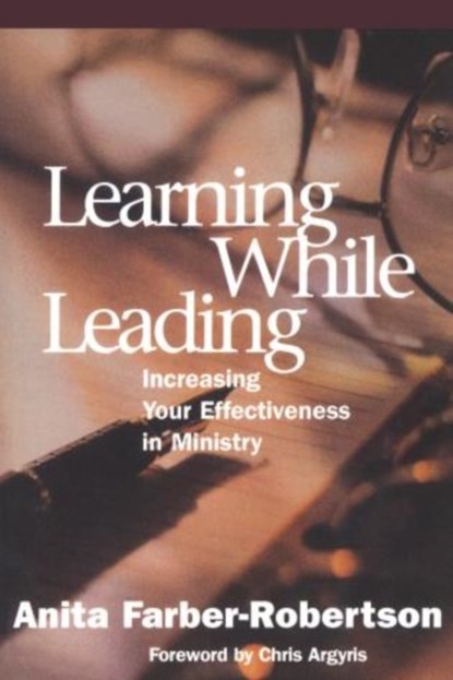 Learning While Leading, Anita Farber-Robertson - Paperback - 9781566992305