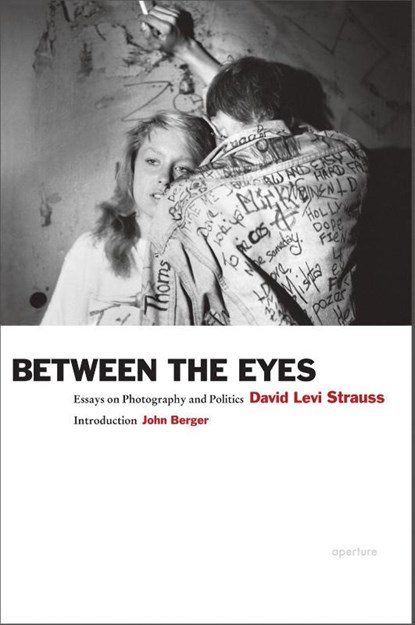 Between the Eyes, David Levi Strauss - Paperback - 9781597112147