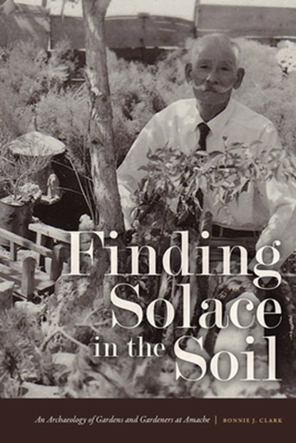 Finding Solace in the Soil, Bonnie J. Clark - Paperback - 9781646423378