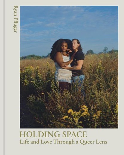 Holding Space, Ryan Pfluger - Gebonden - 9781648961571