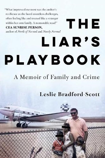 The Liar's Playbook: A Memoir of Family and Crime, Leslie Bradford-Scott - Paperback - 9781668069394