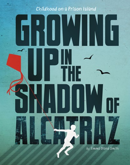 Growing Up in the Shadow of Alcatraz: Childhood on a Prison Island, Emma Bland Smith - Paperback - 9781669088639