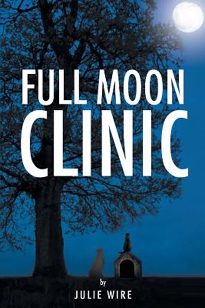 Full Moon Clinic, Julie Wire - Paperback - 9781681391373